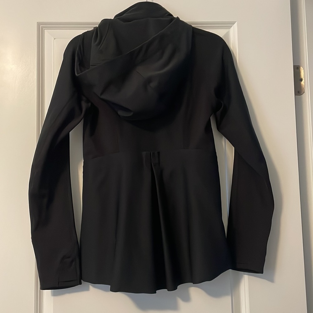 Lululemon - Picture 4 of 5
